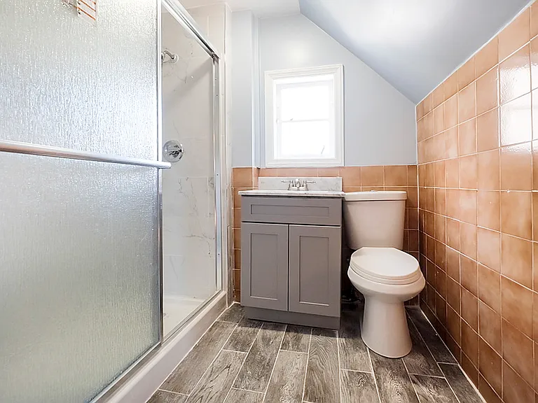 715 E 24th St #3 — Photo 6