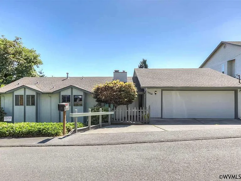 3324 Argyle Dr S — Photo 1