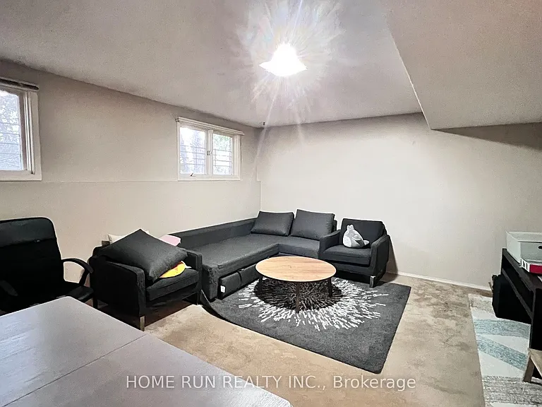 960 Cahill Dr W — Photo 20