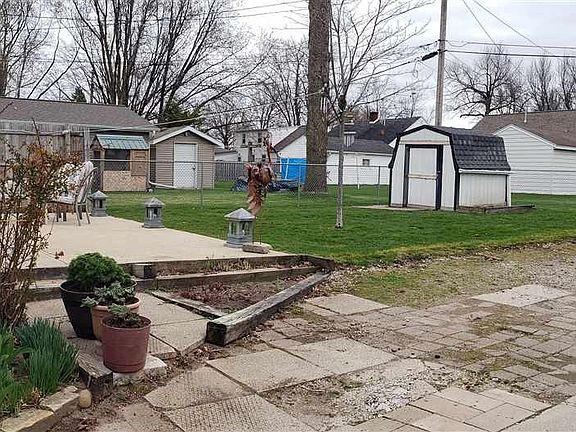 Panoramic pic of the backyard