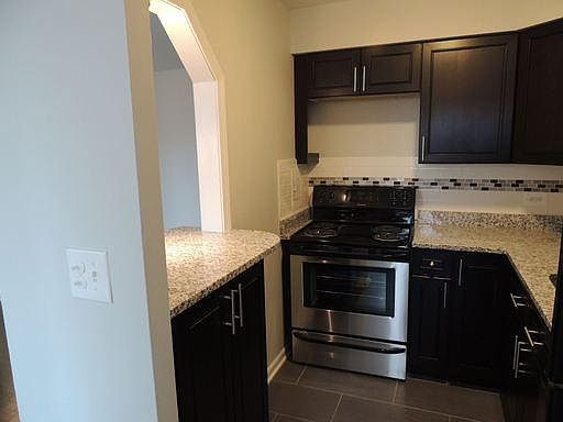 5th image of 6001 N Kenmore Ave APT 510