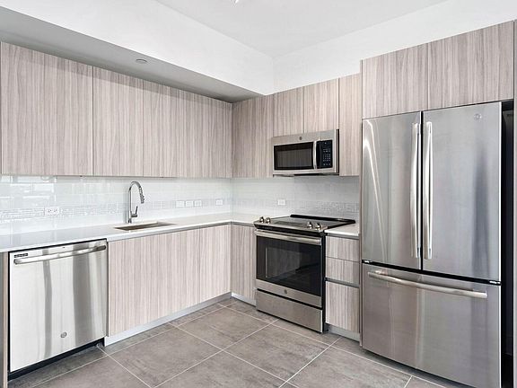 5th image of 2800 SW 28th Ln #1211