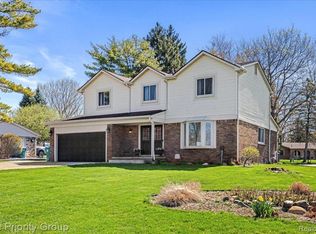 4748 Ravinewood Dr, Commerce Township, MI 48382