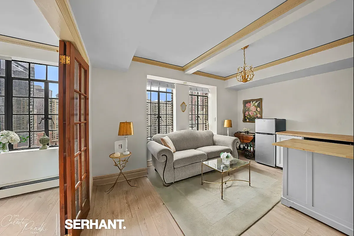 320 East 42nd Street — Photo 1