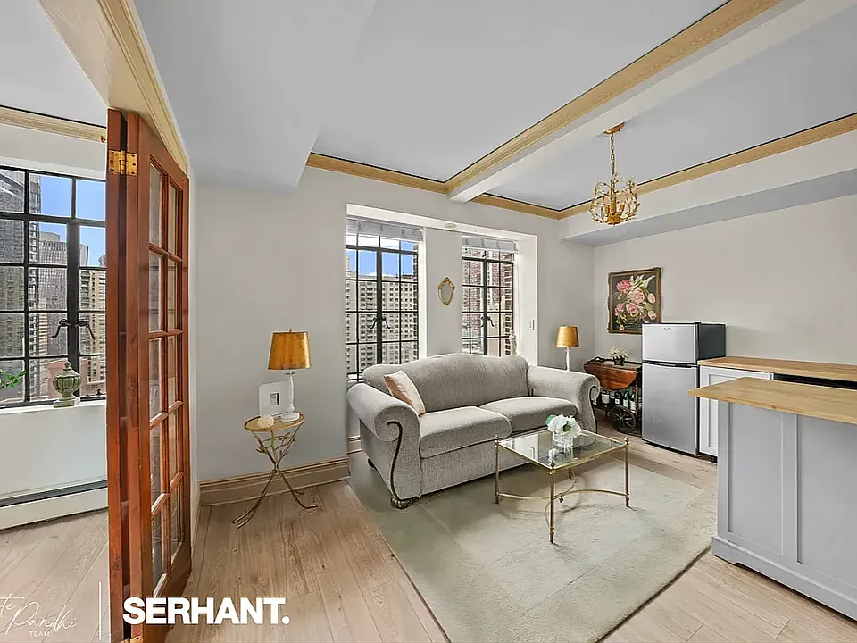 320 E 42nd St #2318