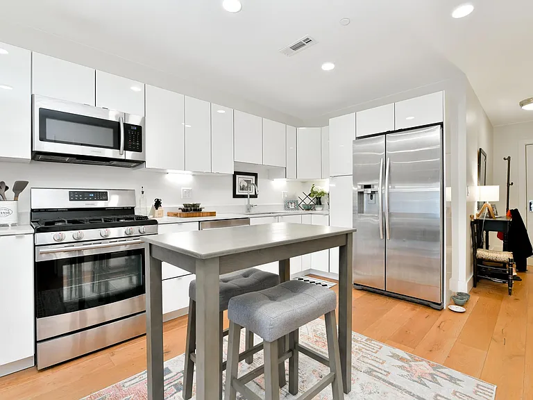250 Meridian St #410 — Photo 7