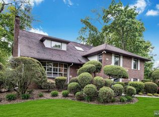 40 Greentree Ter, Tenafly, NJ 07670