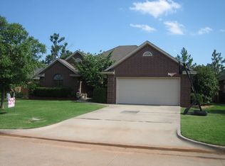 1240 Three Oaks Cir, Midwest City, OK 73130