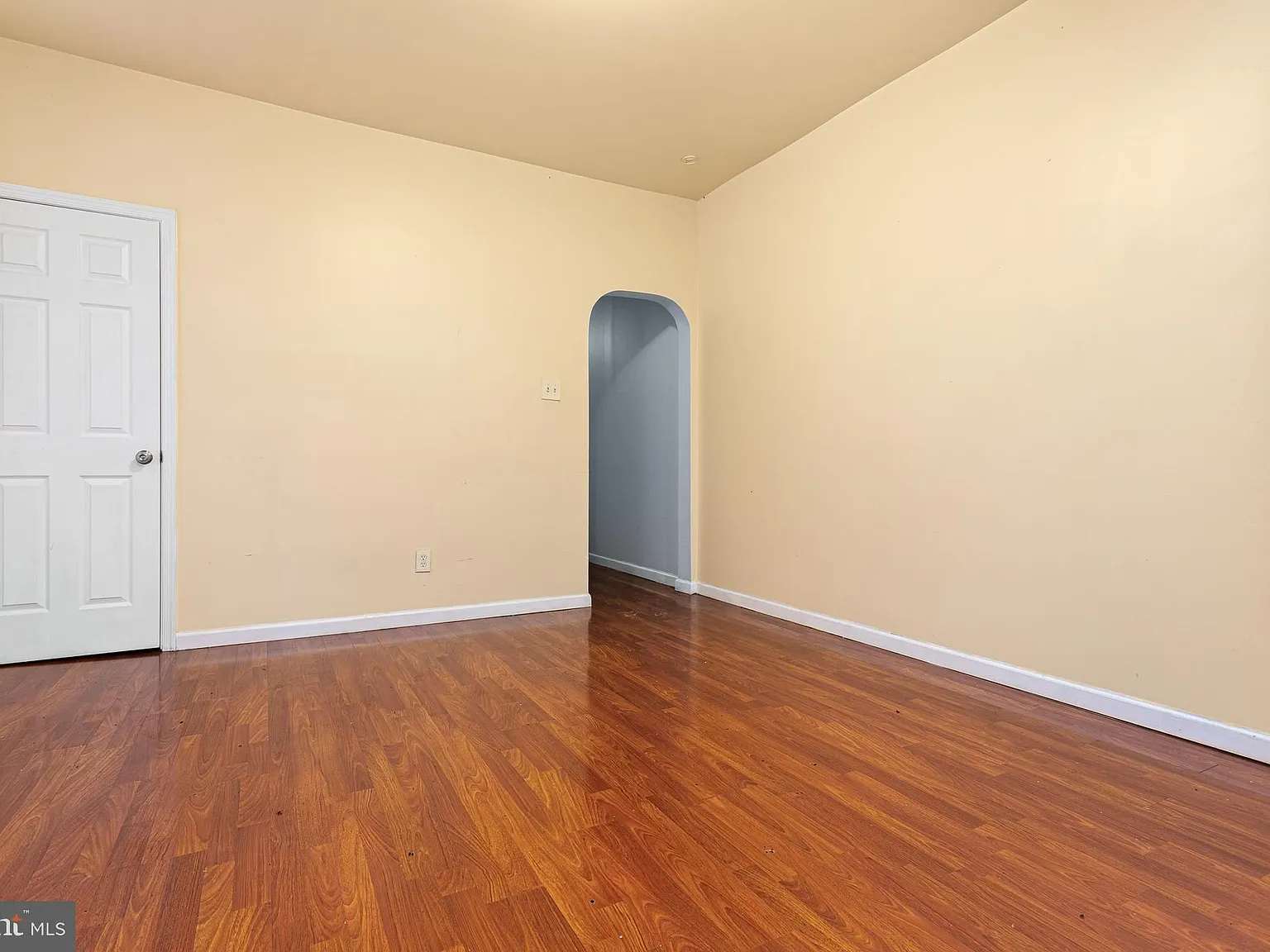 2 bed, 1.0 bath, 2130 sqft, $1,600 — Photo 4