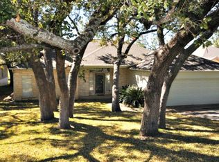 106 Bridgepoint Dr, Kingsland, TX 78639