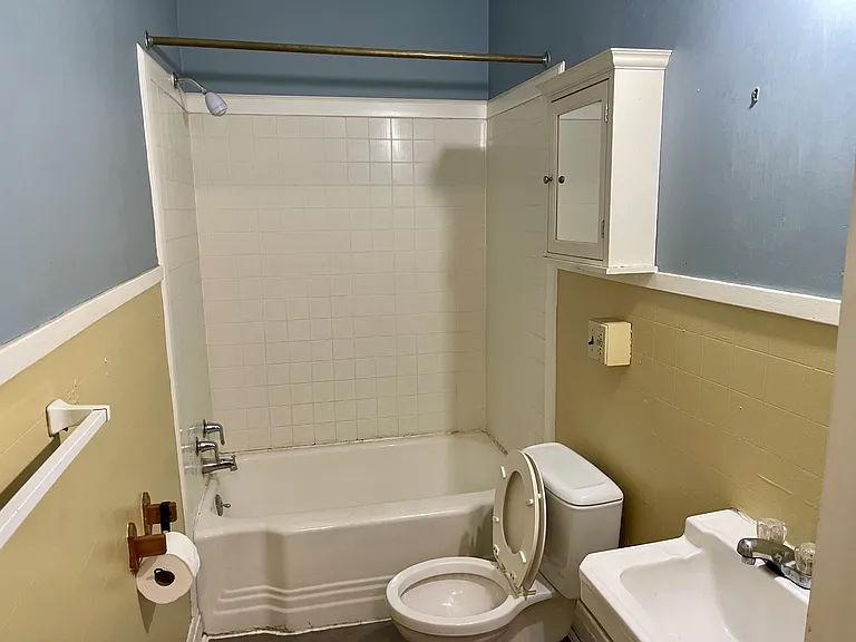 547 Lakeview Ave N #1 — Photo 3