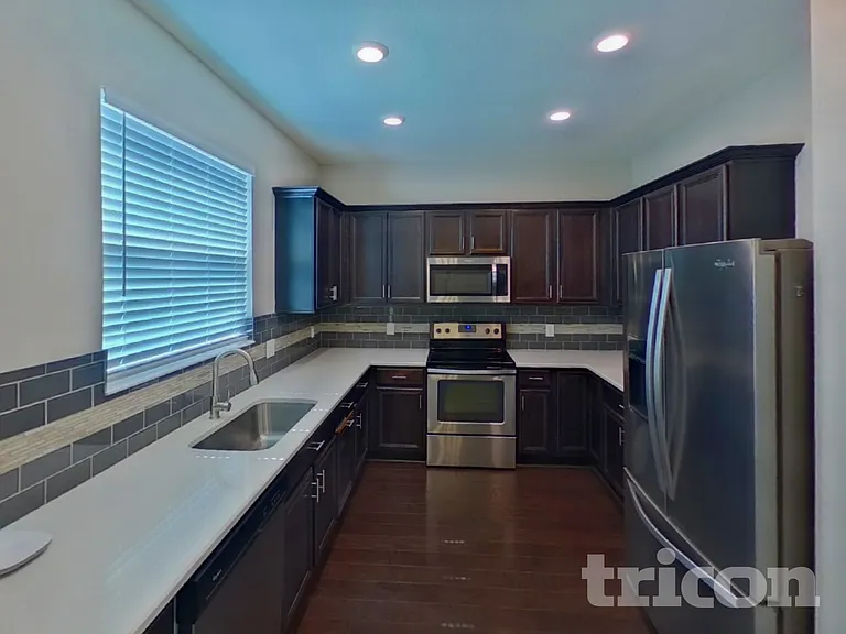 10710 Southern Forest Dr — Photo 5