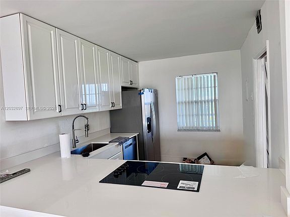 2nd image of 575 Oaks Ln APT 1008