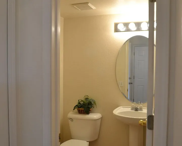 815 Riverview Ln — Photo 10
