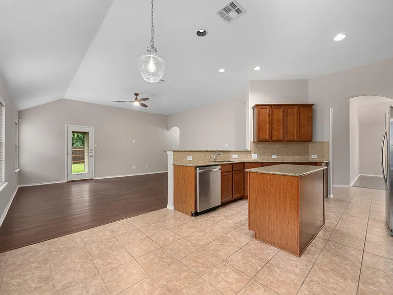 799 Clear Springs Holw — Photo 10