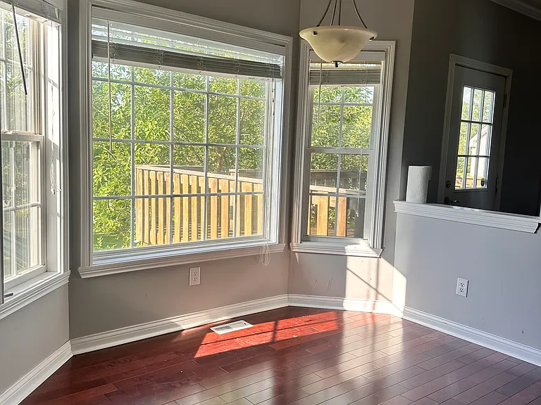 605 Mannington Pl — Photo 6