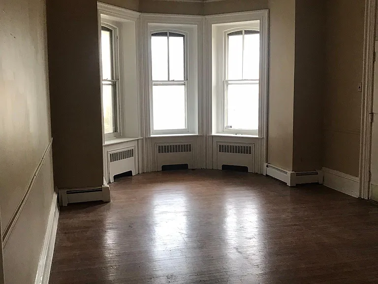 6000 Greene St — Photo 1