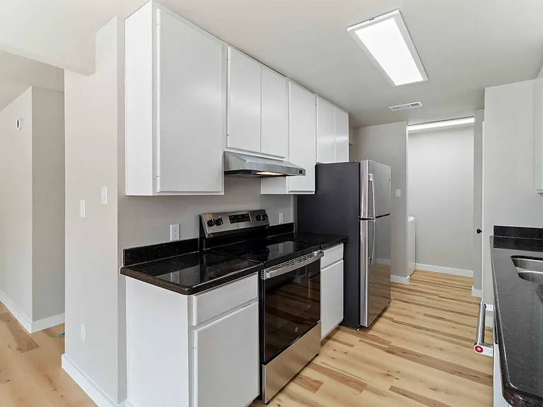 701 Balcones Dr #E — Photo 23