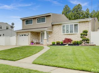 17 Kenneth Ave, Old Bridge, NJ 08857