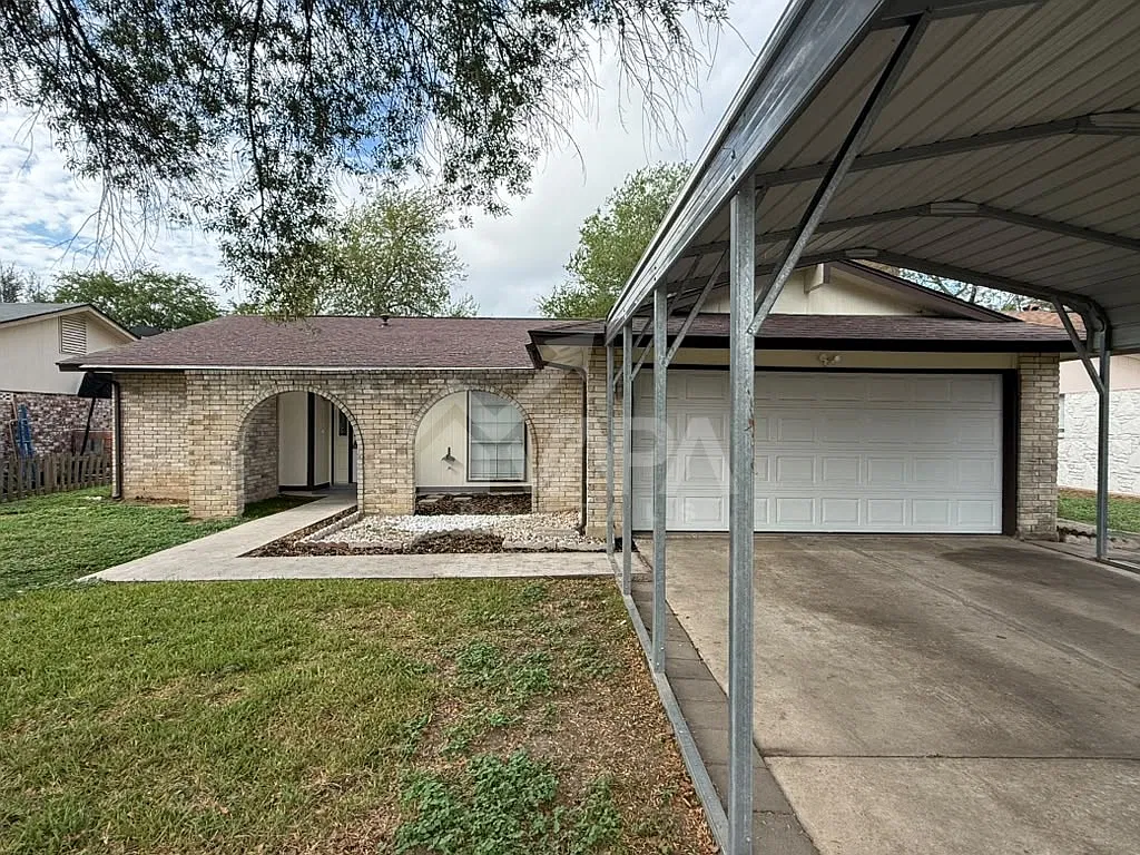 3 bed, 1353 sqft, $2,000 — Photo 3