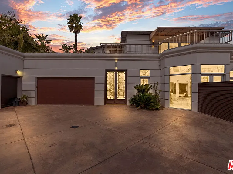 360 Trousdale Pl — Photo 17