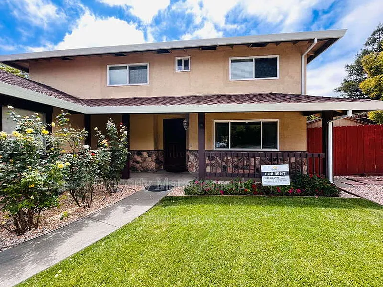493 Dahlia St — Photo 3