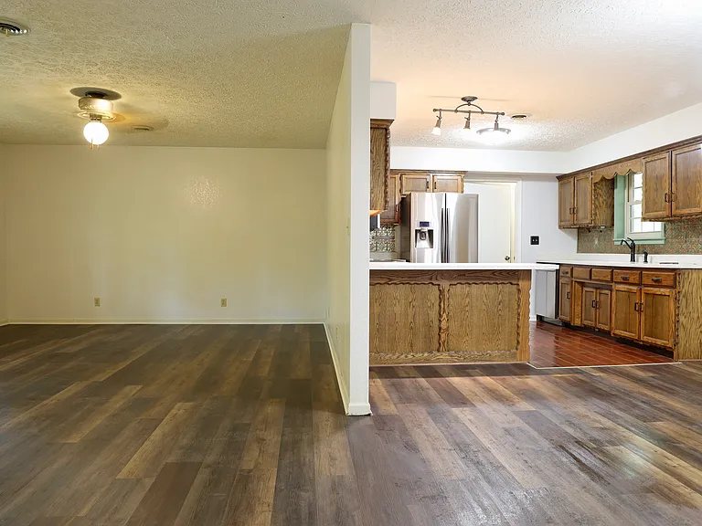 16280 Hardwood Ln — Photo 8