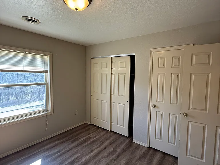 Westwind Apartments — Photo 16