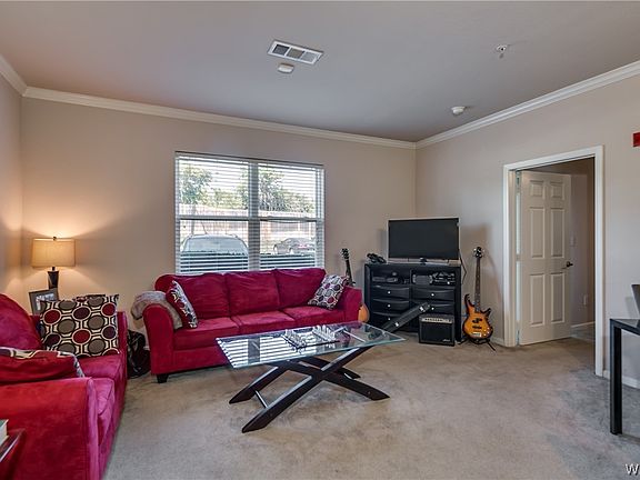 4th image of 600 13th St APT 324
