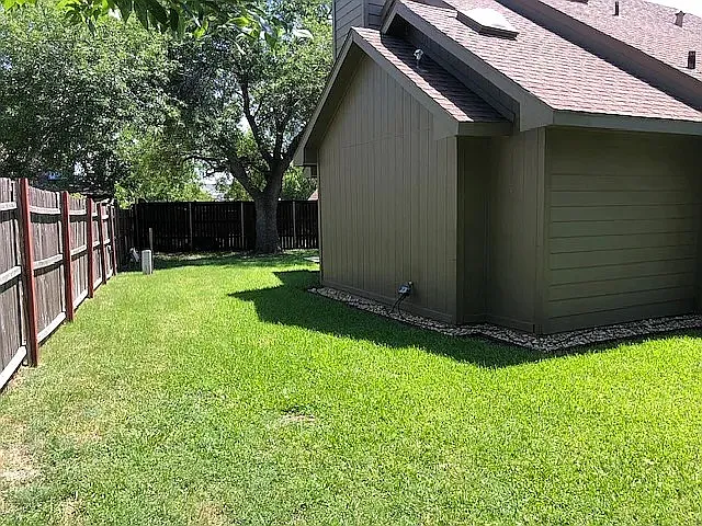 2062 Bronco Ln — Photo 18