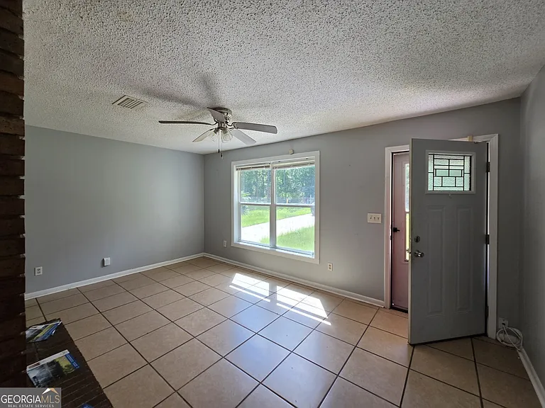 504 Martha Dr — Photo 8