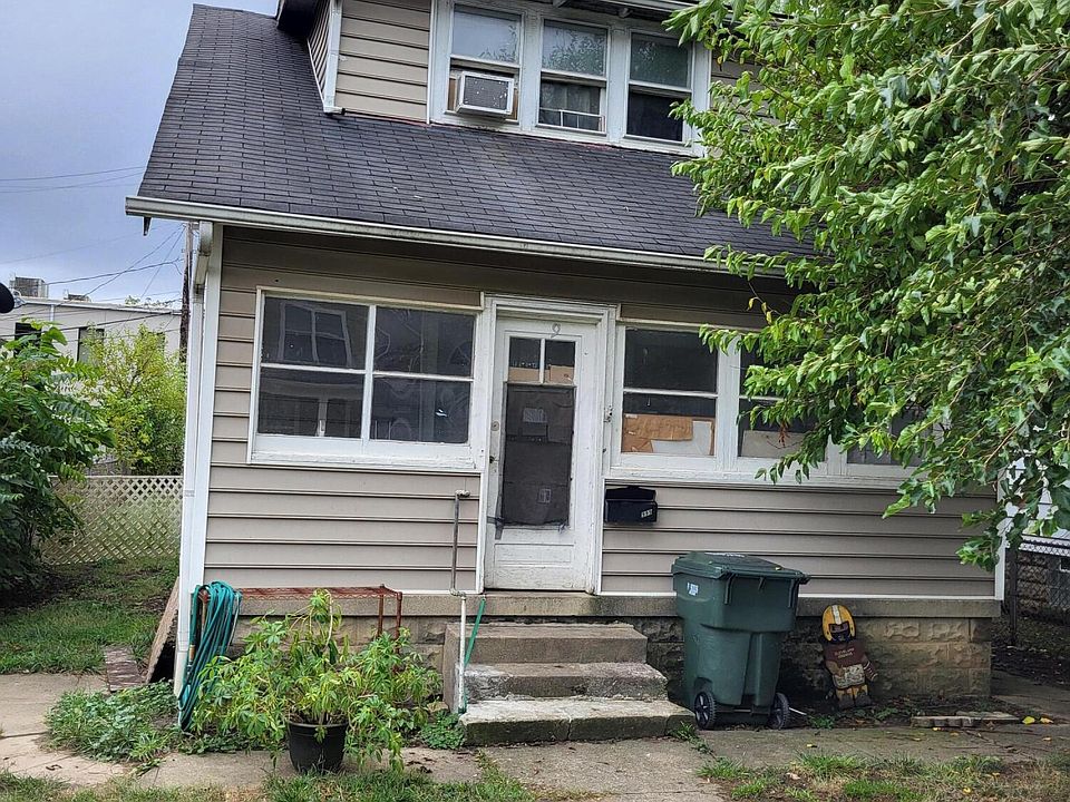 1st image of 999 E 11th Ave