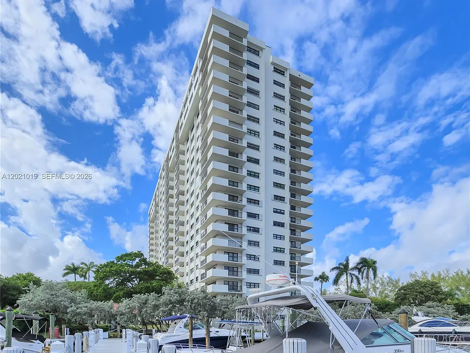 3200 Port Royale Dr N #2103