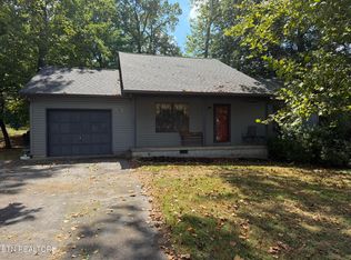 704 Ike Ln, Knoxville, TN 37918