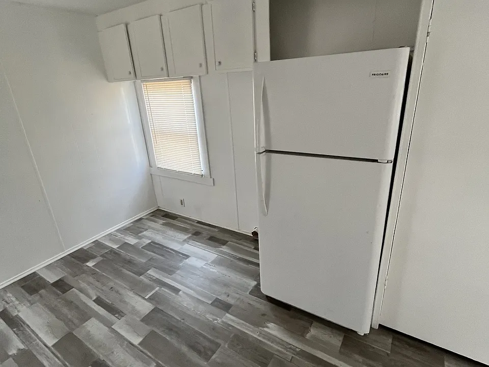 270 Superior St #4
