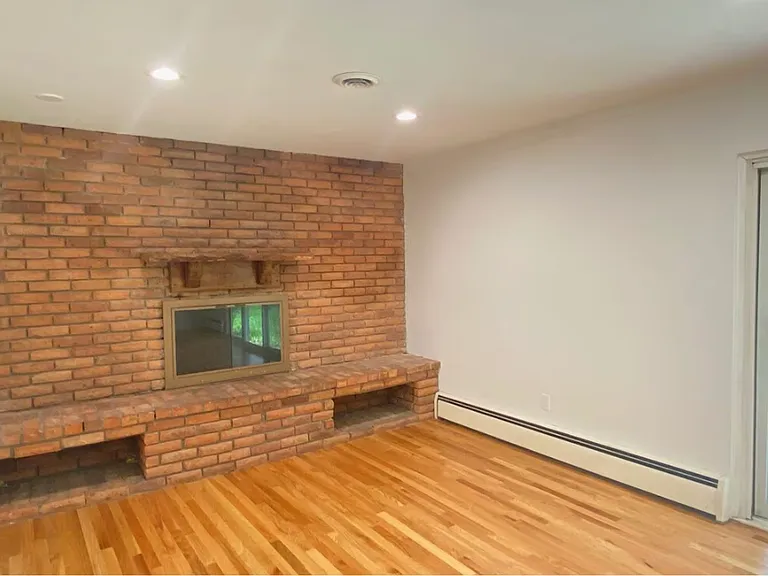 2727 Oakdale Dr — Photo 4