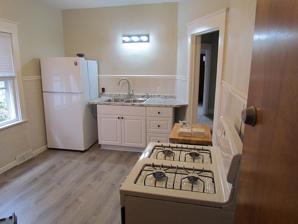 1st image of 21 Maywood Pl Floor 1