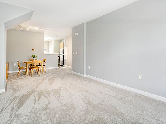 5th image of 42447 Rockrose Sq