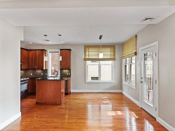 5th image of 589 E 2nd St #2