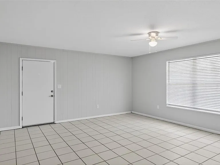 3907 NW 21st St — Photo 12