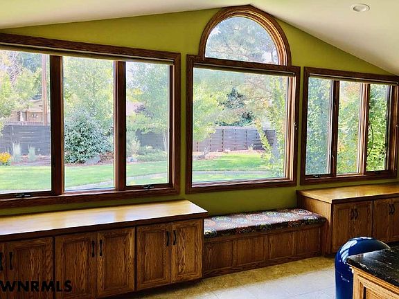 5th image of 713 Valley View Dr