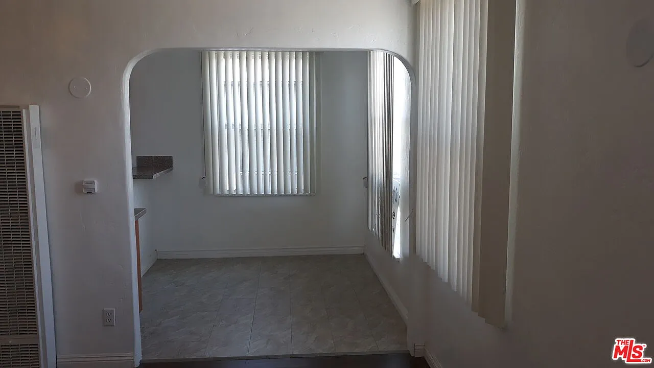 2 bed, 1.0 bath, 950 sqft, $2,500 — Photo 3