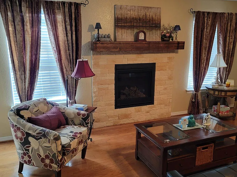 2509 W Houston St — Photo 2