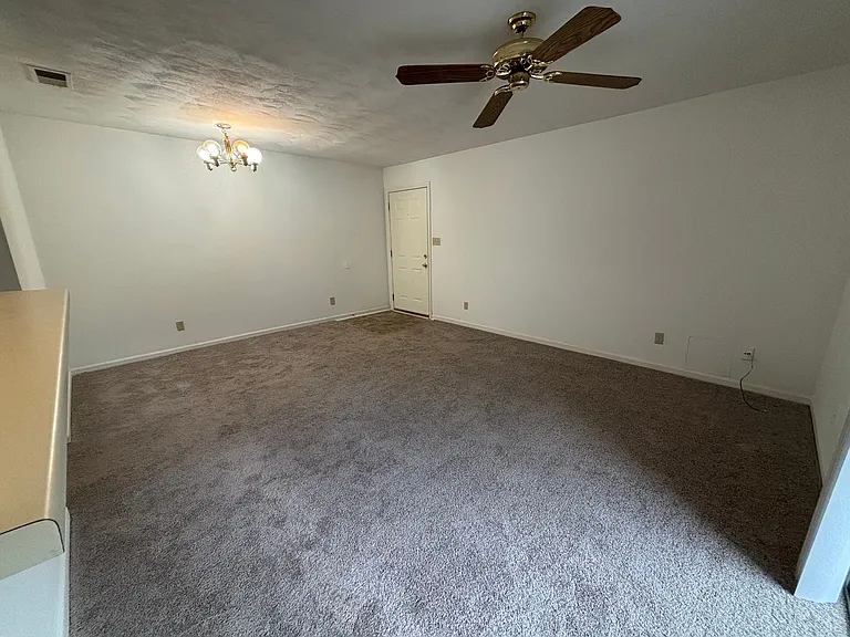 401G Berryfield Ln — Photo 3