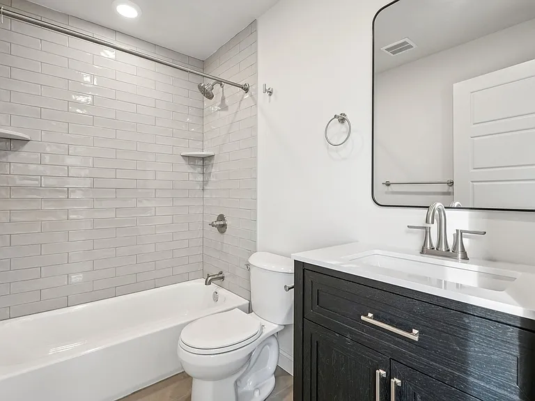 472 Roxborough Ave — Photo 15