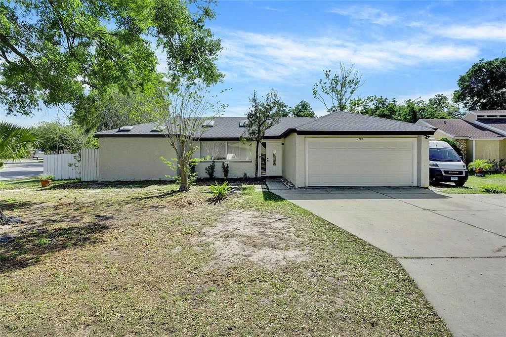3 bed, 2.0 bath, 1587 sqft, $2,400 — Photo 1
