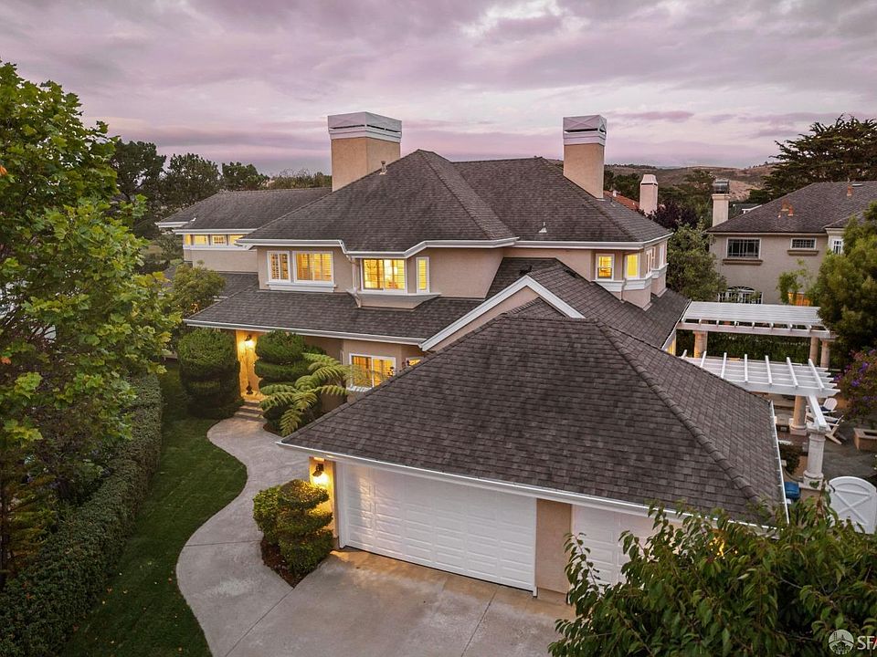 1st image of 15 Turnberry Ct