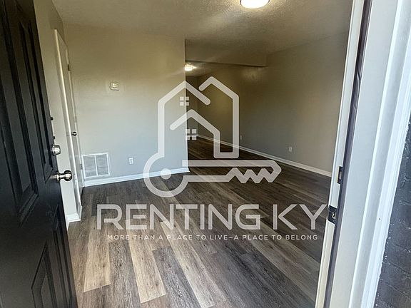 2nd image of 1661 Foxhaven Dr #2