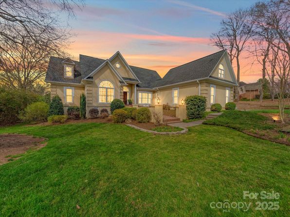 110 Hidden Pastures Dr, Cramerton, NC 28032