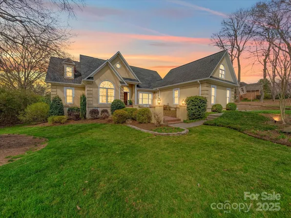 110 Hidden Pastures Dr, Cramerton, NC 28032